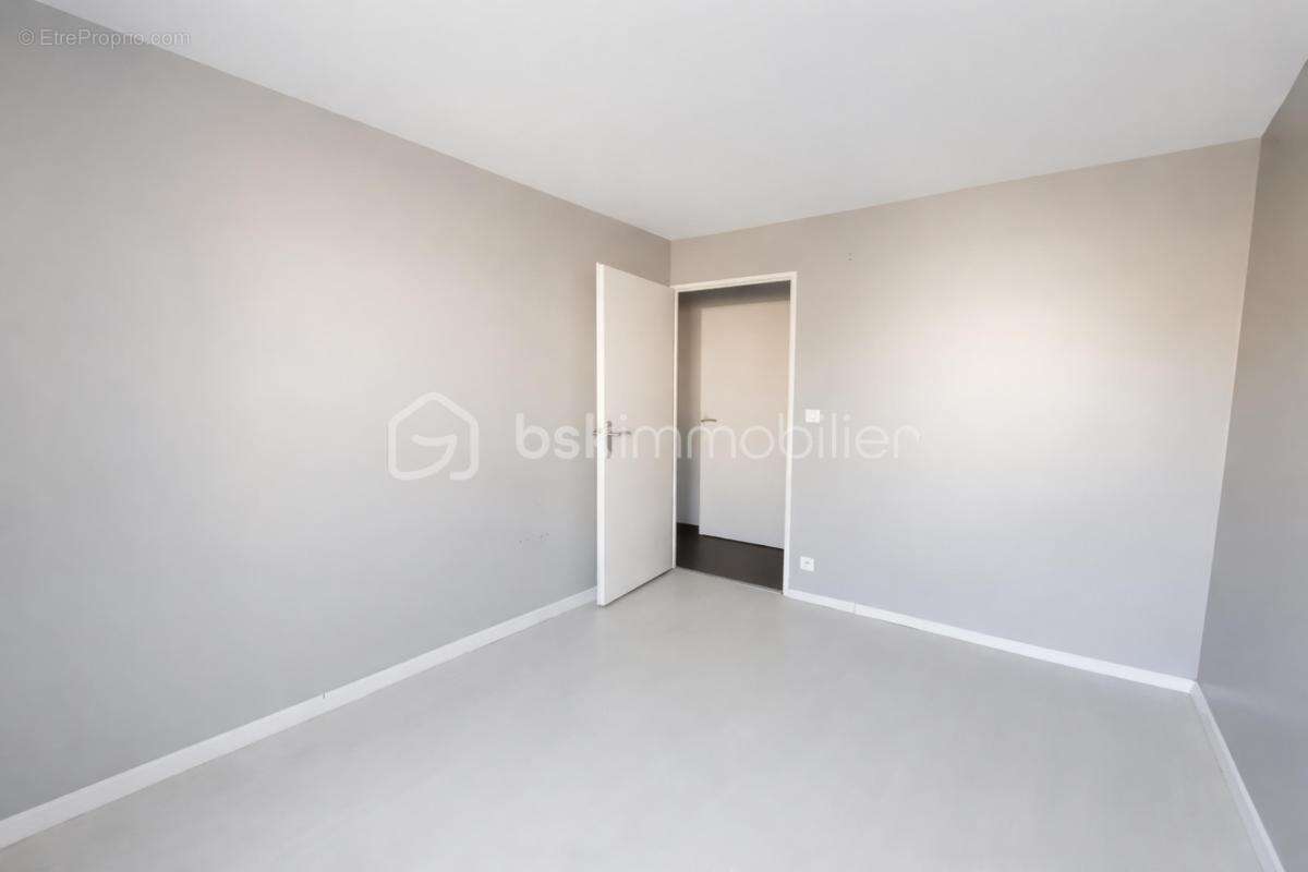 Appartement à VOISINS-LE-BRETONNEUX