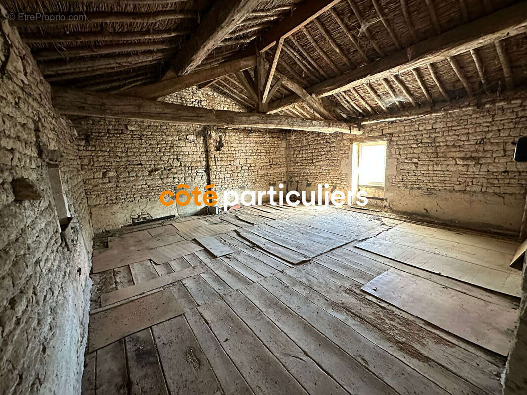 Maison à MOUZEUIL-SAINT-MARTIN