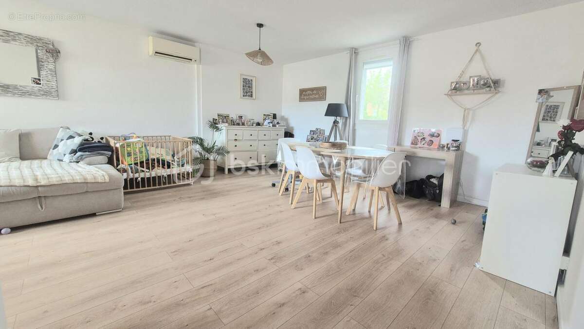 HYERES OUEST - Appartement T4 de 91 m² - Terrasse - Stationnement privatif - photo 2