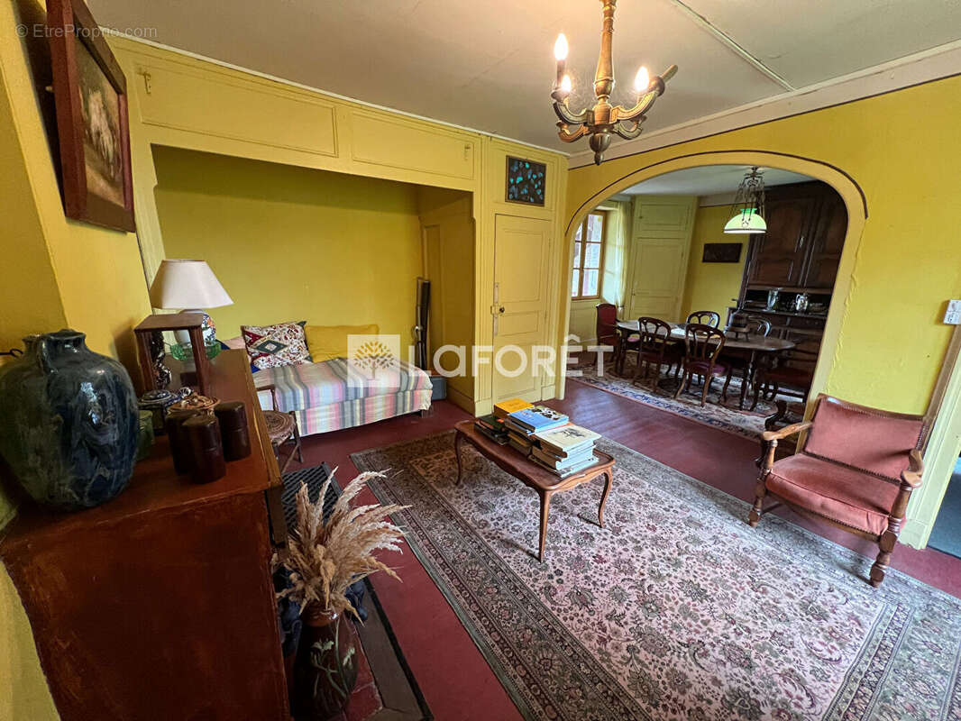 Maison à MESSIA-SUR-SORNE