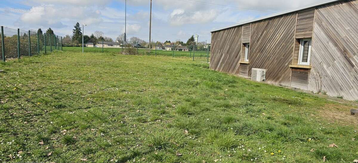 Commerce à SOUVIGNE