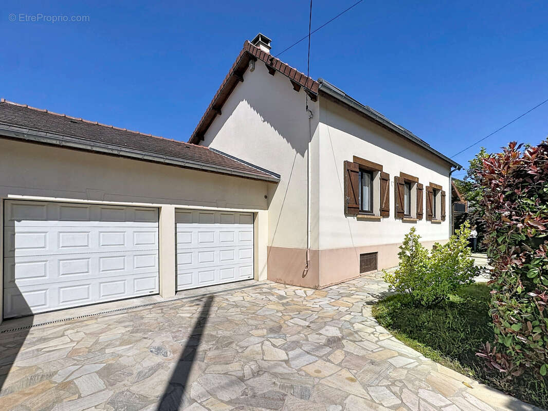 Maison à PARAY-VIEILLE-POSTE