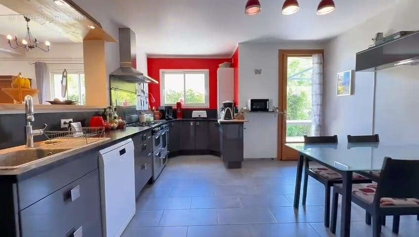 Maison à L&#039;ISLE-SUR-LA-SORGUE