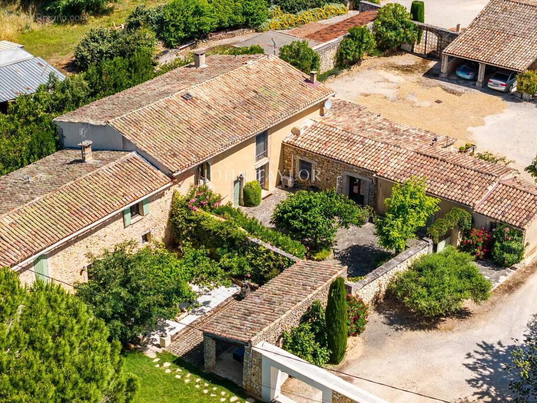 Maison à BONNIEUX