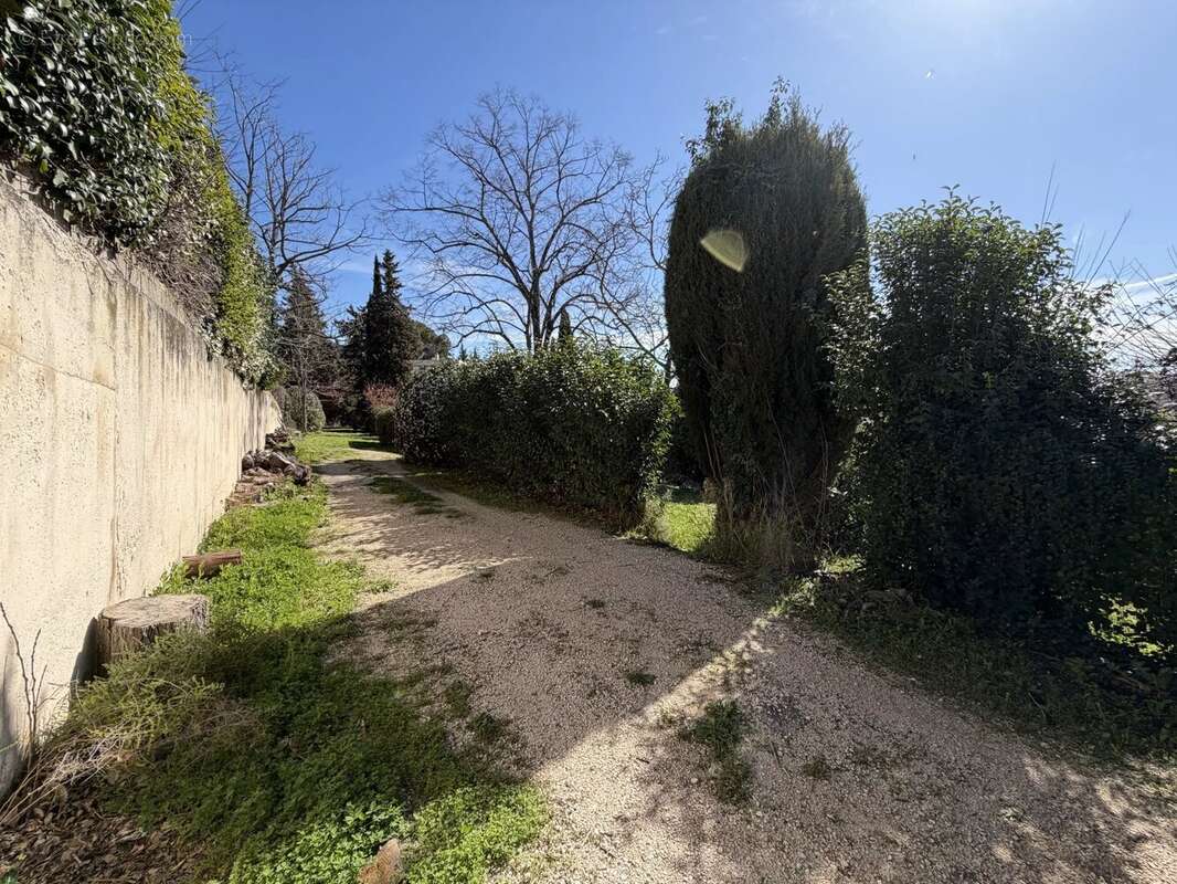 Terrain à AIX-EN-PROVENCE