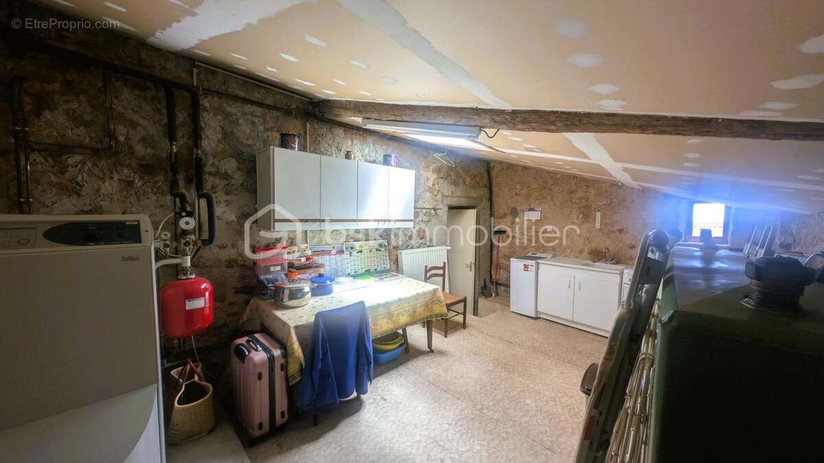 Maison à rénover avec nombreuses dépendances - photo 6