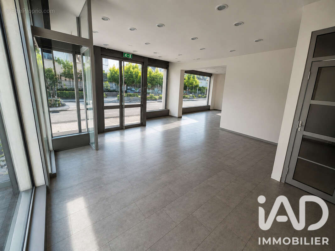 Commerce 335 m² à Nanterre  - photo 3