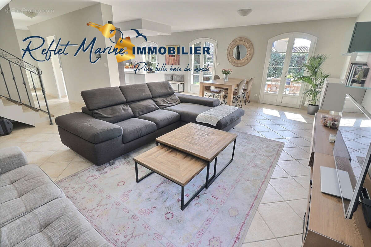 Maison à SAINT-CYR-SUR-MER