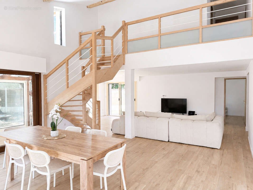 Élégante maison familiale rénovée en lisière de forêt – Deux suites parentales, confort et nature à Hourtin - photo 6