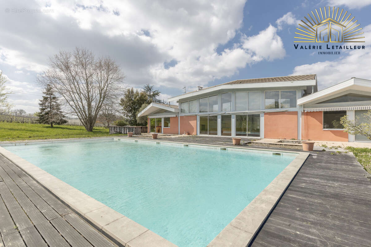 Maison à BEYCHAC-ET-CAILLAU