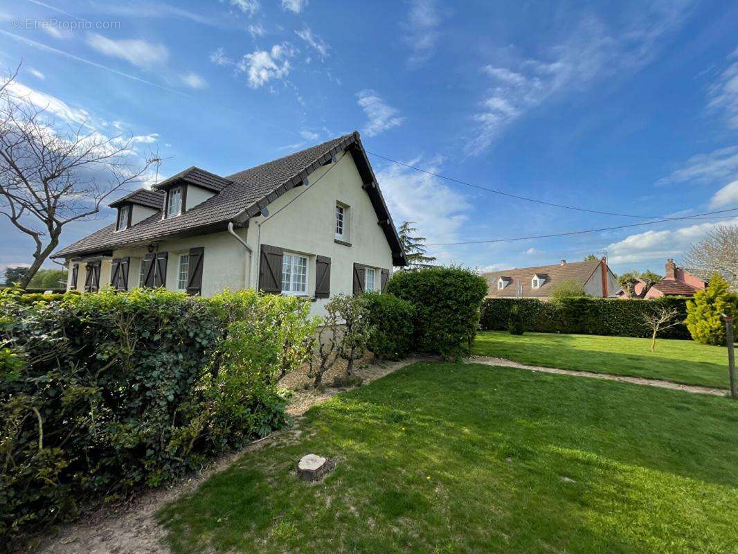 Maison à FAVEROLLES