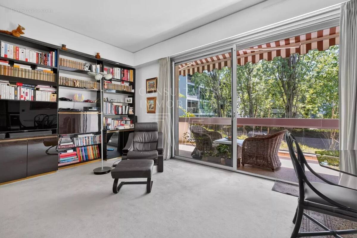 Appartement à NEUILLY-SUR-SEINE