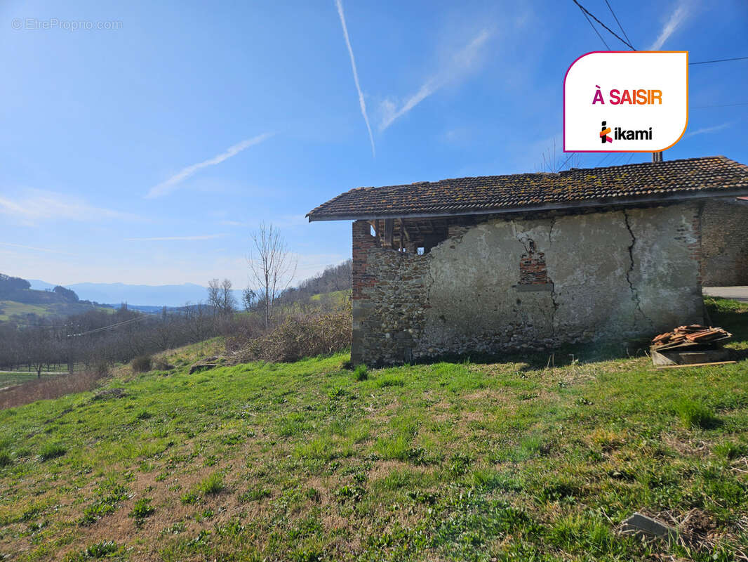 Terrain à CHEVRIERES