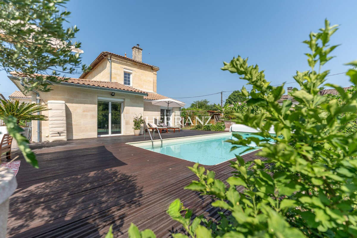 Maison à IZON