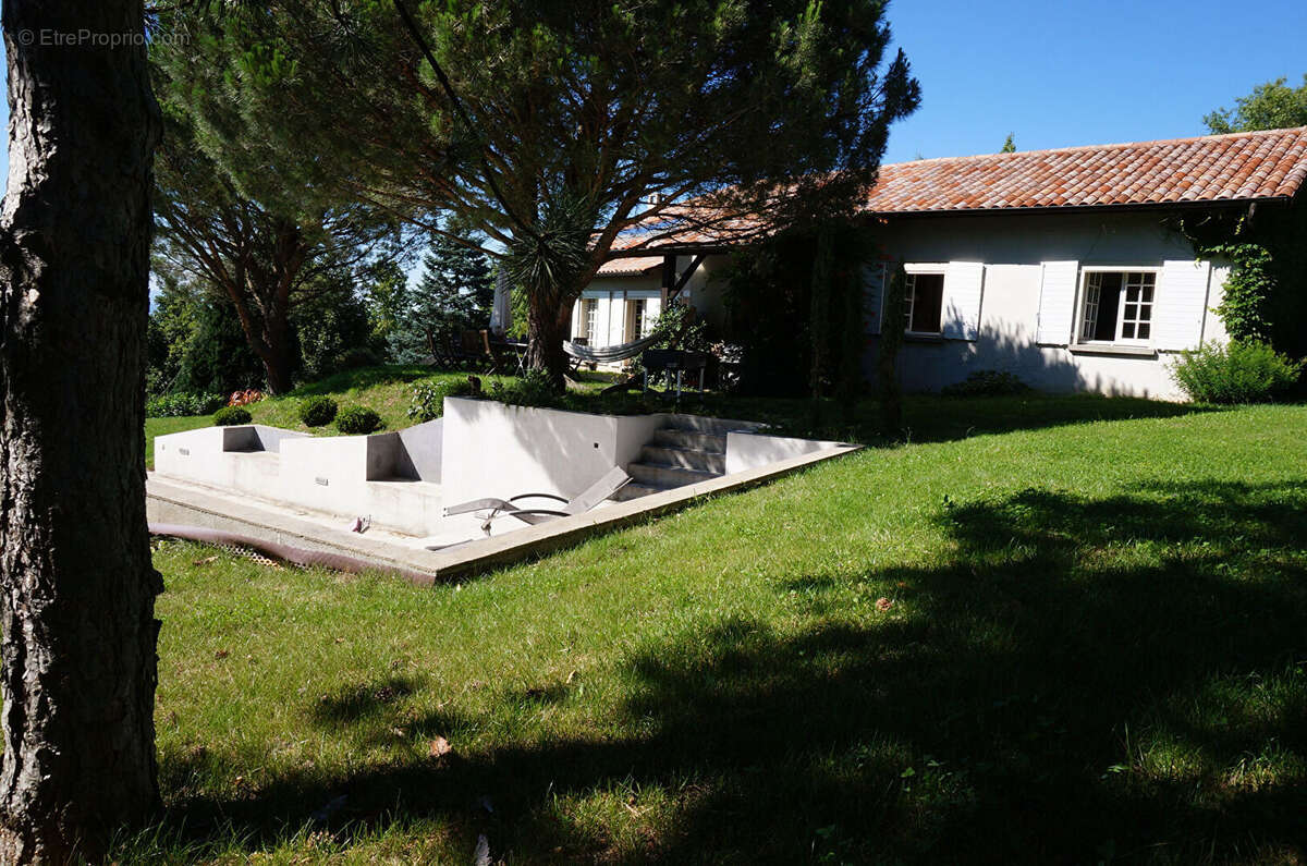 VILLA - VIENNE - 6 pièces - 132 m2 - photo 11