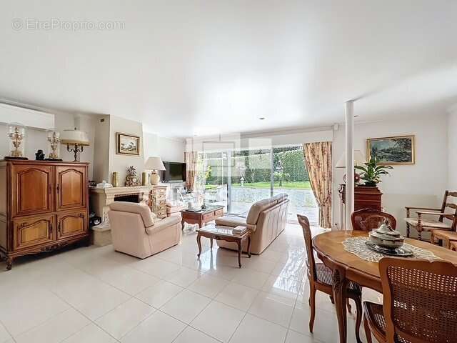 Maison à LA CELLE-SAINT-CLOUD