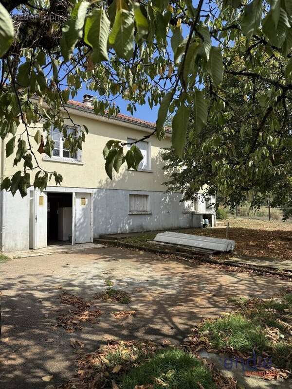 Maison 2 chambres sur sous sol complet avec garage et terrain - photo 4