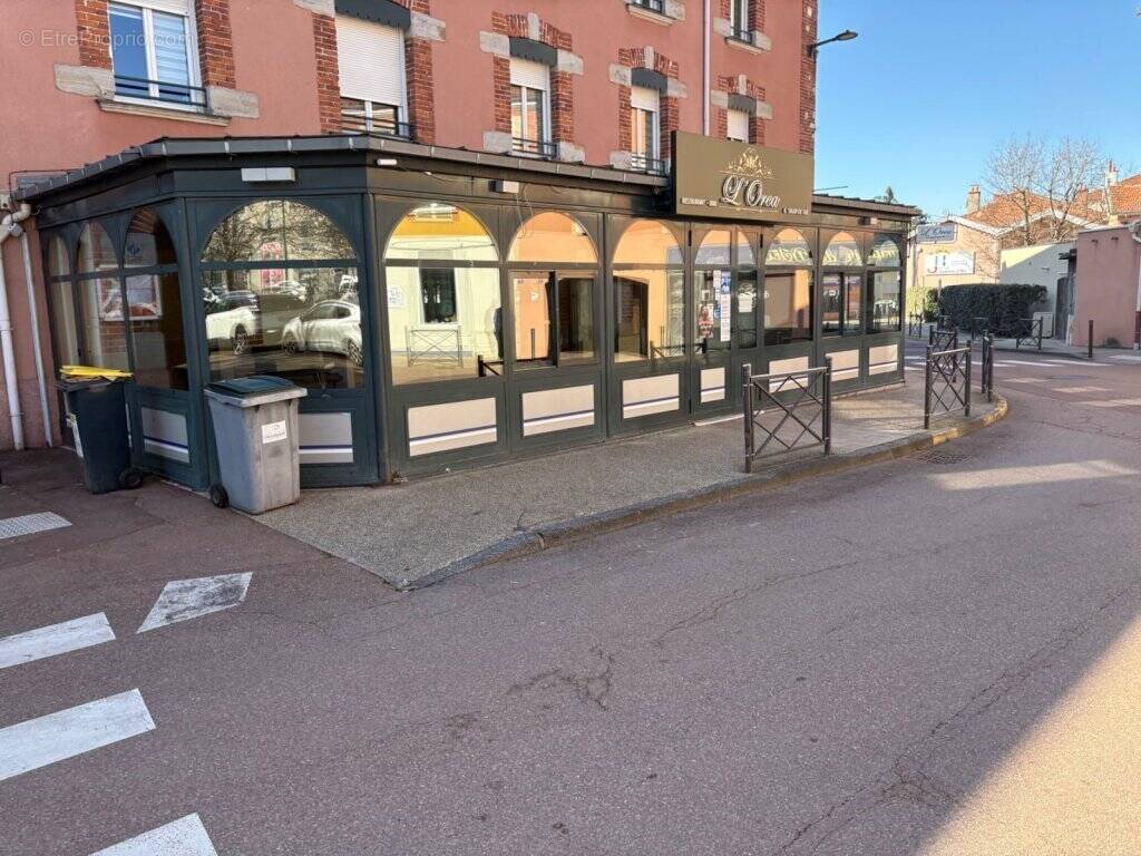 Commerce à ANDREZIEUX-BOUTHEON