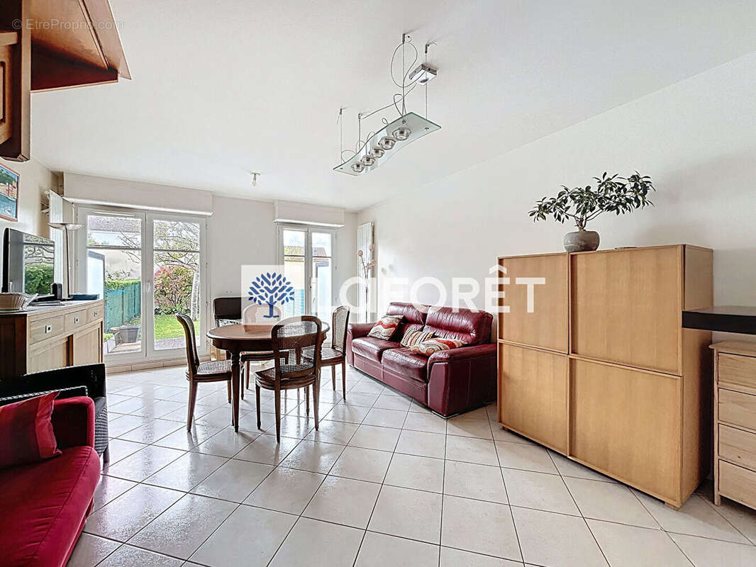 Maison à SAINT-NOM-LA-BRETECHE