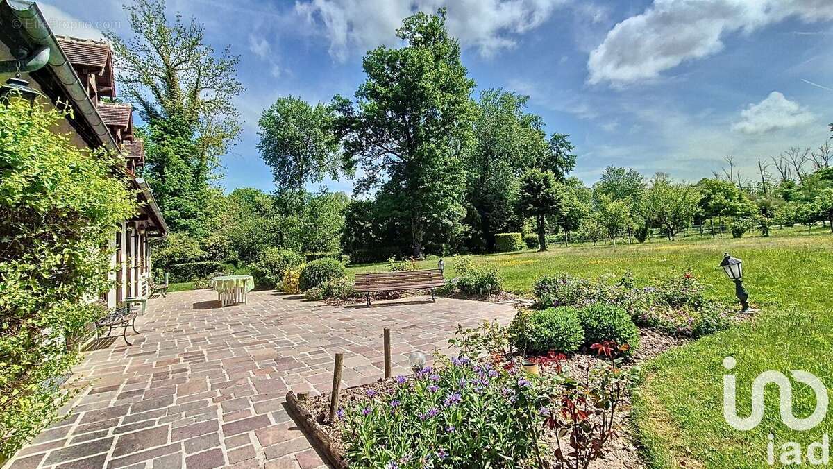 Maison 205 m² à Villemer  - photo 2