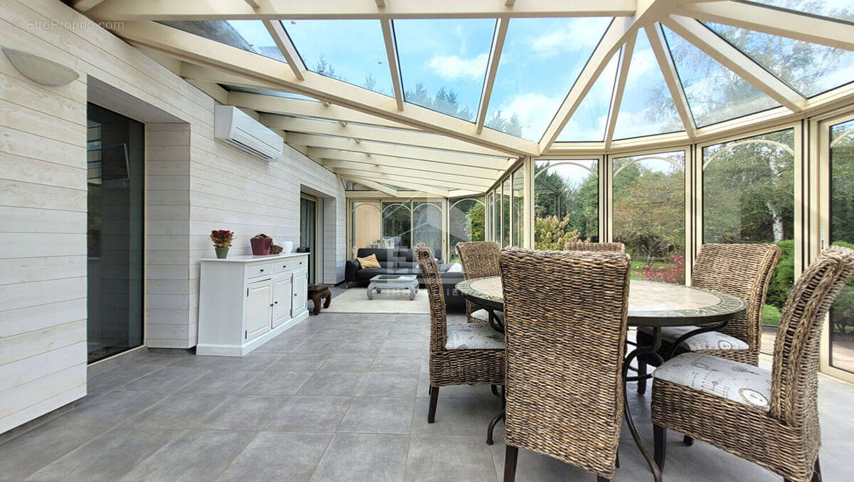 Demeure de caractère de 286m² habitable avec piscine au sel et prestations de qualité - photo 6