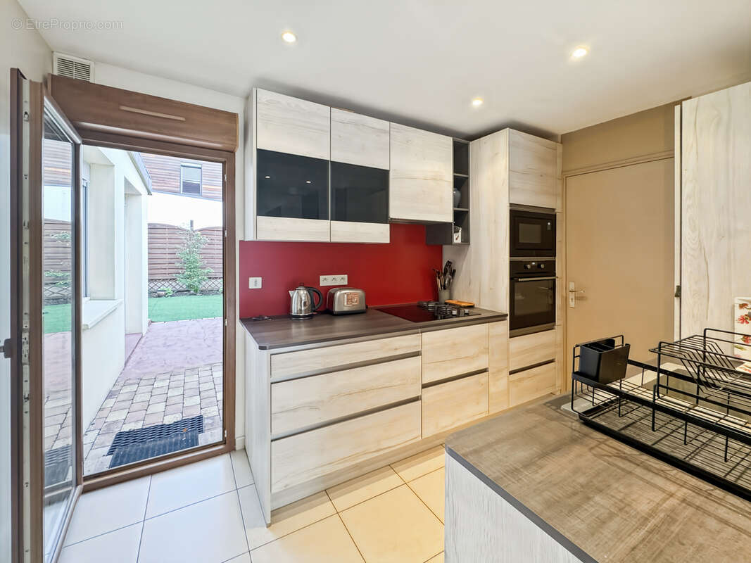 COURBEVOIE 92, Rue Hoche - Maison familiale avec jardins de 111m2 habitables + plus de 52m2 d'annexes (garage - photo 17