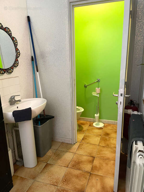 Commerce à SAINT-SAVINIEN