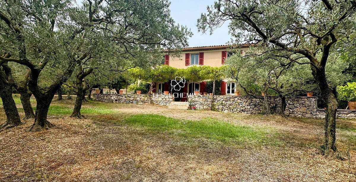 A vendre bastide d'environ 250 m²  6 pièces + T2 sur 4000 m2 - photo 18