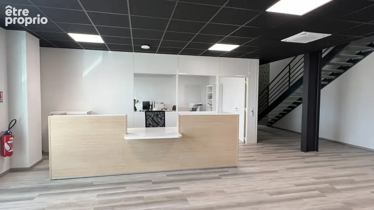 Bureaux Locaux d'Activités à Vendre - 351m2 proche MONTMELIAN (73) - photo 3