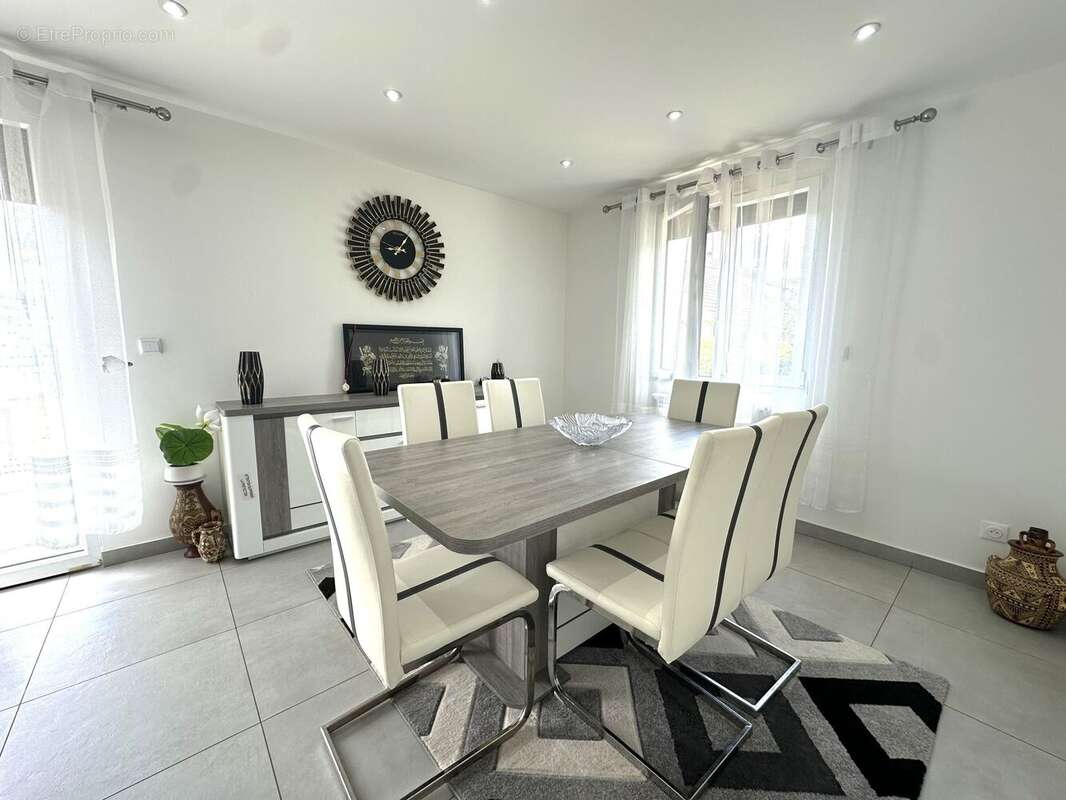 Maison à VIGNEUX-SUR-SEINE