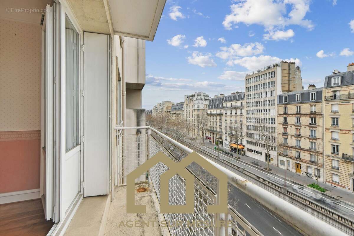 Appartement à PARIS-16E