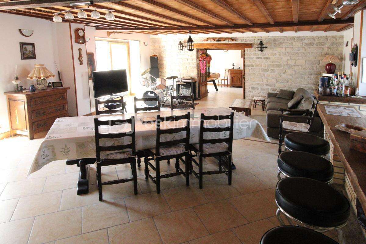 Maison à LA CHAPELLE-RABLAIS