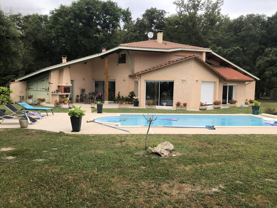 Maison à SAINTE-MAURE-DE-PEYRIAC