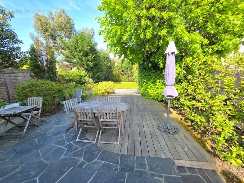 Maison à vendre 9 pièces CHATOU (78) - photo 3