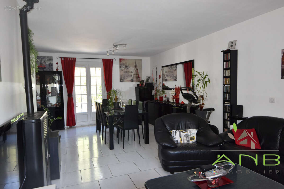 Maison à CHAILLAC-SUR-VIENNE