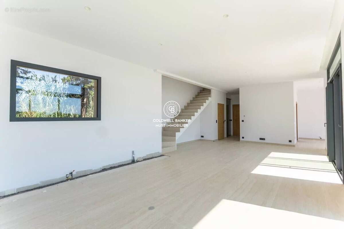 Maison 121 m² à Saint-Cyprien  - photo 7