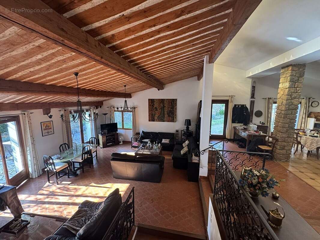 Maison à MEOUNES-LES-MONTRIEUX