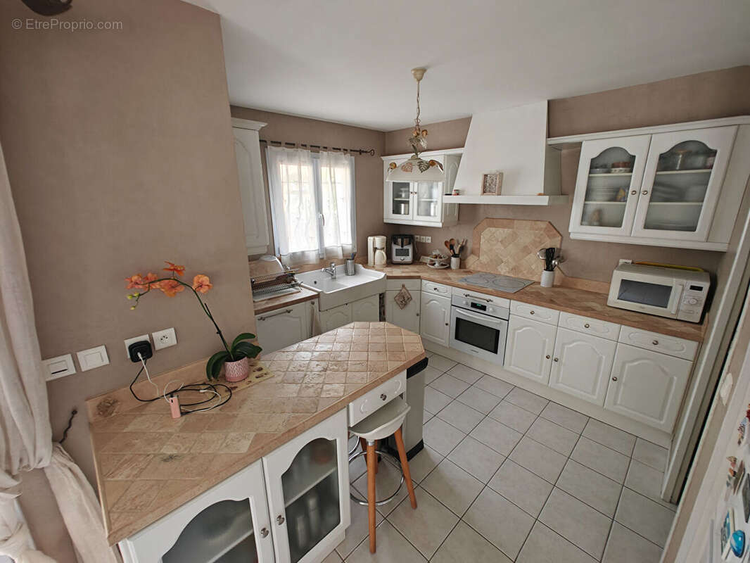 Maison Toulon Est  4 pièce(s) 115 M2  sur  terrain avec piscine et stationnement. - photo 8