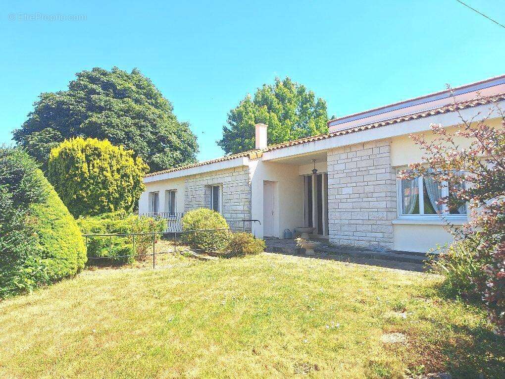 Maison à LA CHAUSSAIRE