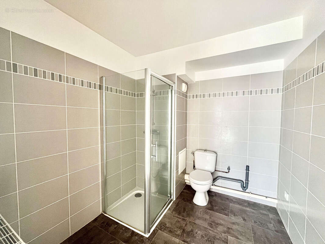 A VENDRE appartement Caen 2 pièce(s) 39.60 m2 - vendu libre - dernier étage - ascenseur - parking - vue dégagée - photo 12
