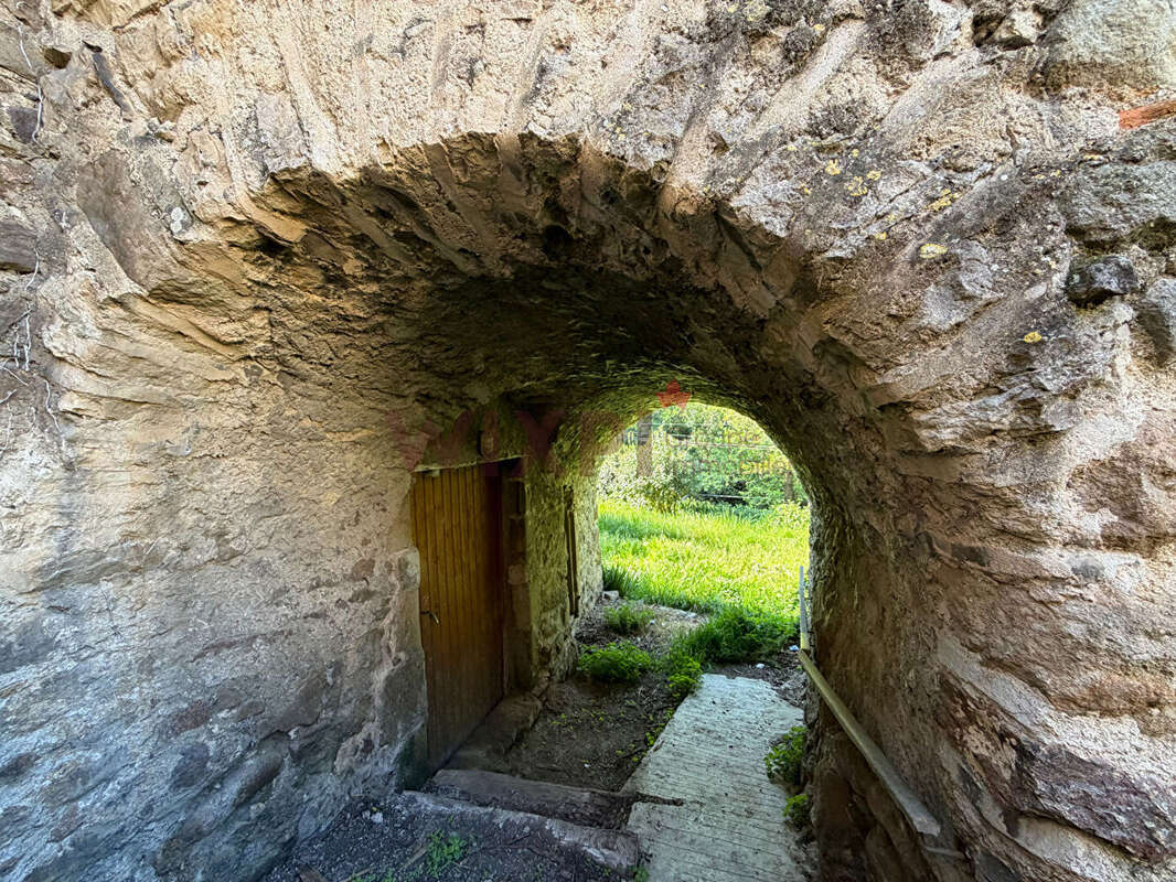 Maison à CHARMES-SUR-RHONE