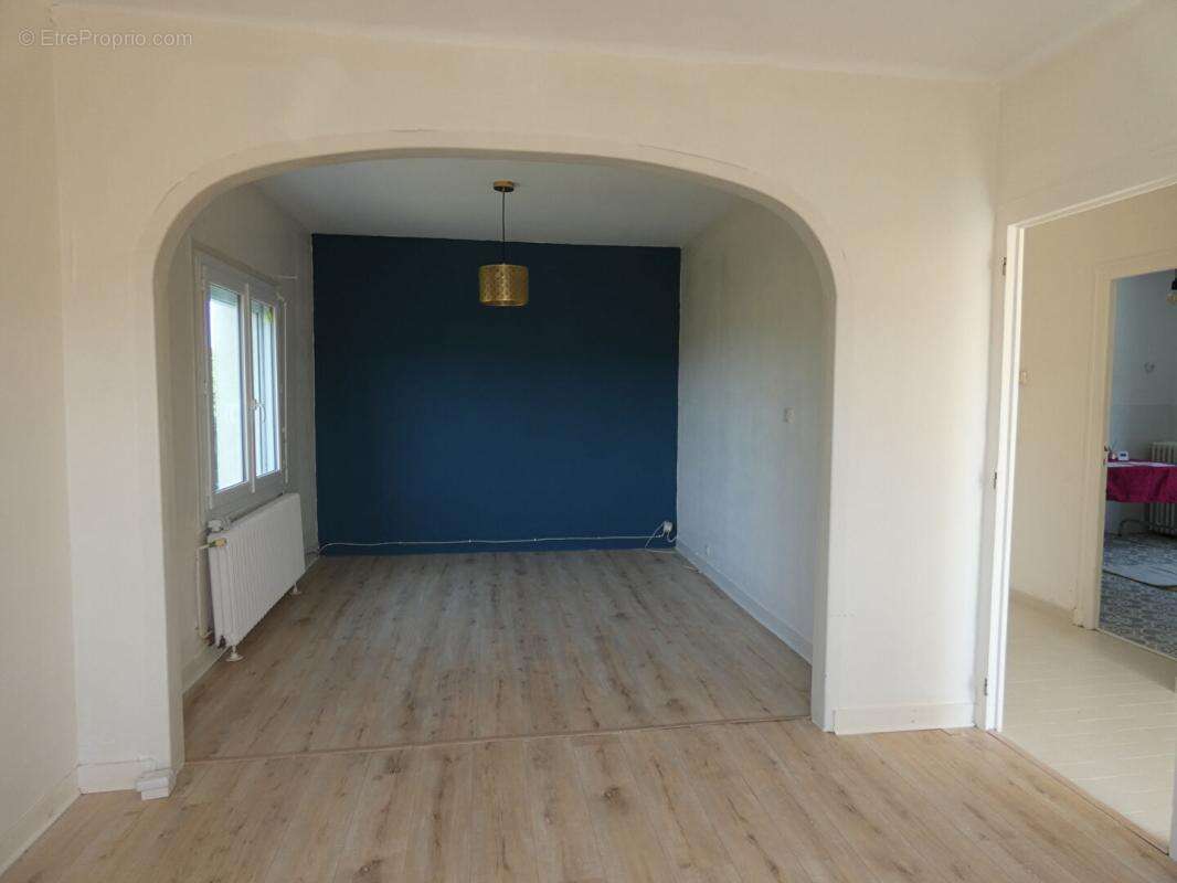 Maison de 119m2 avec 5 chambres, sur un magnifique terrain de1 794m2 : 3 garages, hangar, possibilité gîte ! - photo 3