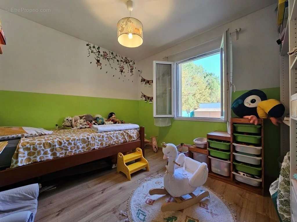 Maison à SAINT-YZAN-DE-SOUDIAC