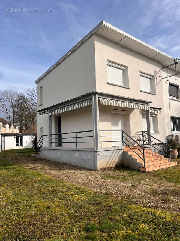 Maison à YZEURE