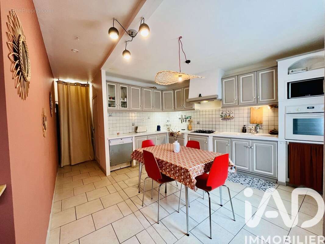 Maison 174 m² à Saint-Martin-D'ardeche  - photo 4