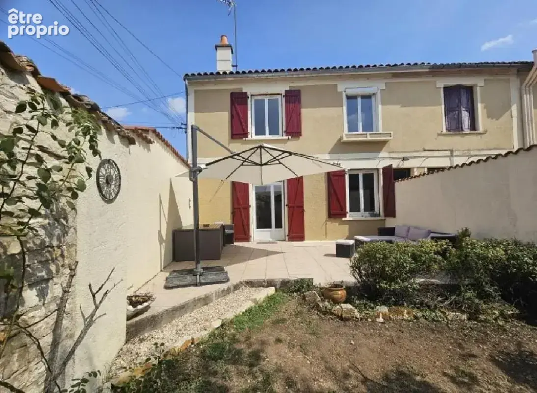 Maison à AIGRE
