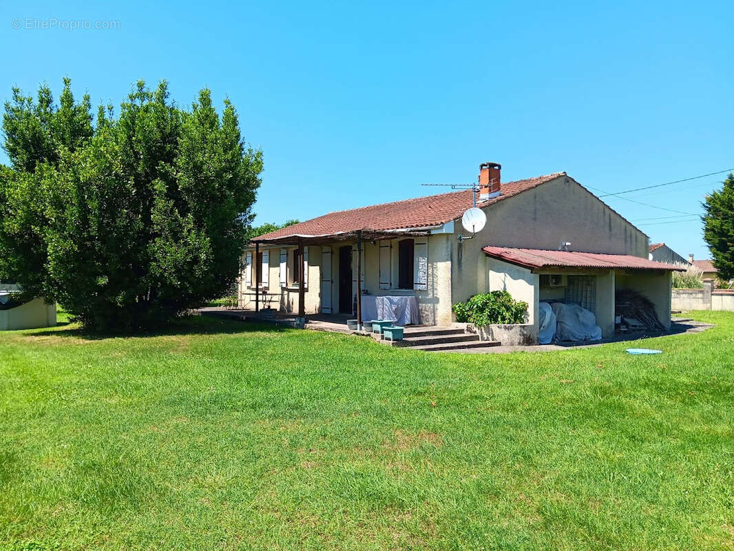 Maison à MONTBARTIER