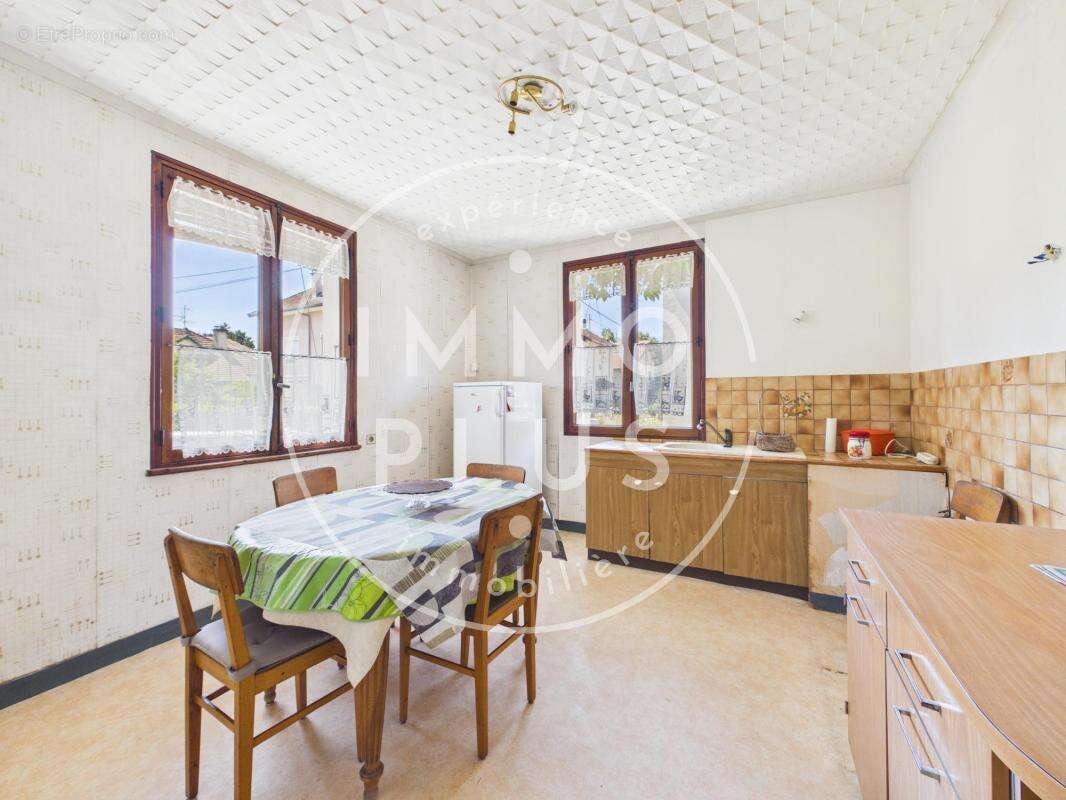 Vente - Appartement - 4 pièces + cuisine - 78,91 m² - 343 000 € - photo 4