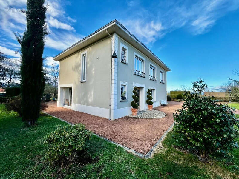 Maison à COMMELLE-VERNAY