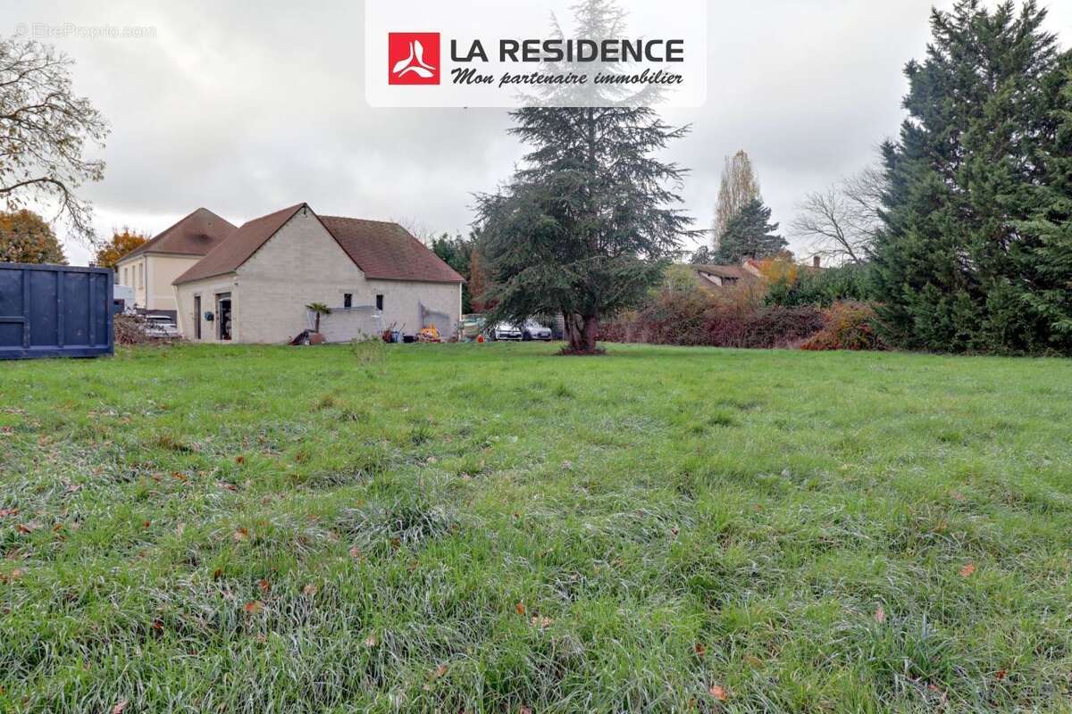 Terrain à SAINT-ILLIERS-LA-VILLE